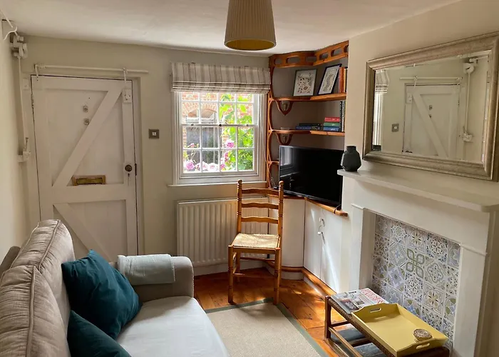 Historic 1Bd Cottage In Heart Of Farnham